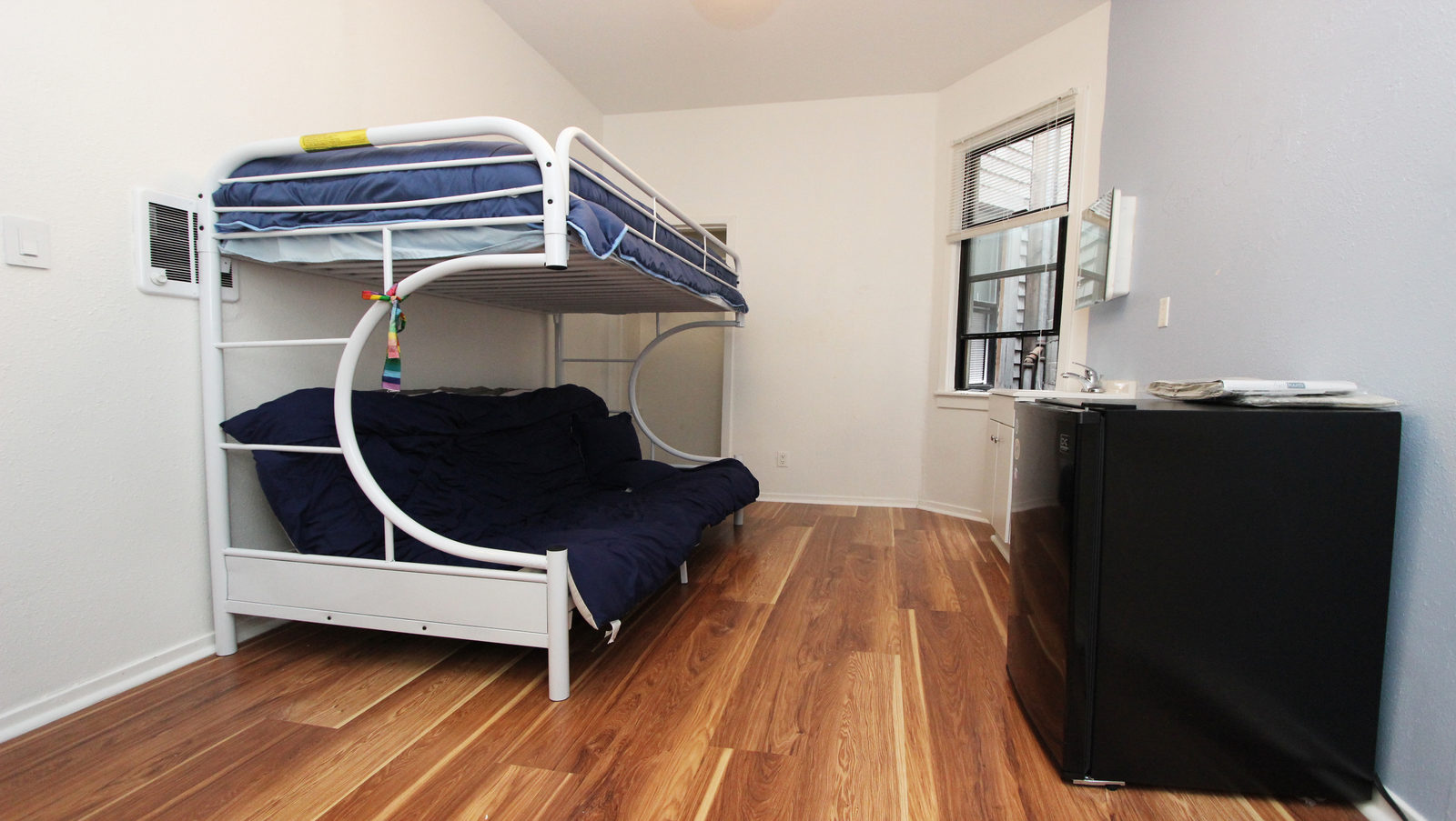 Bed in Furnished Triple Room in SoMa
