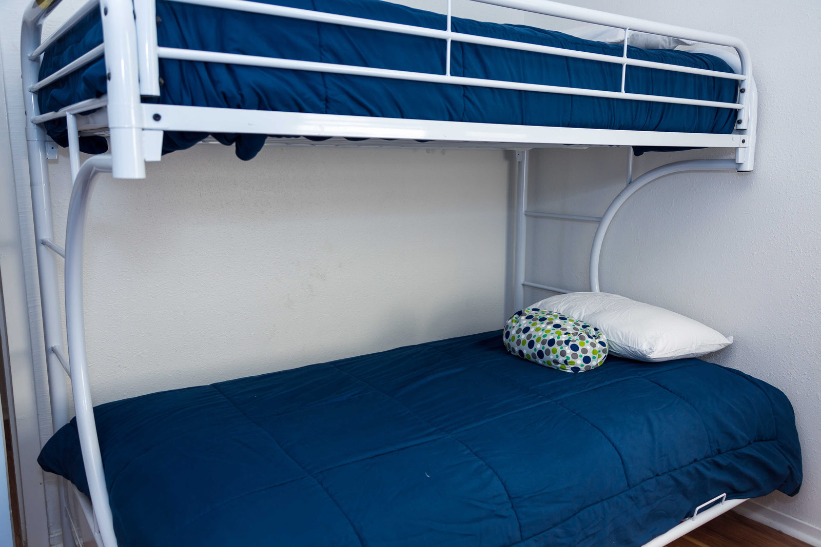 1080 Folsom | TRIPLE ROOM